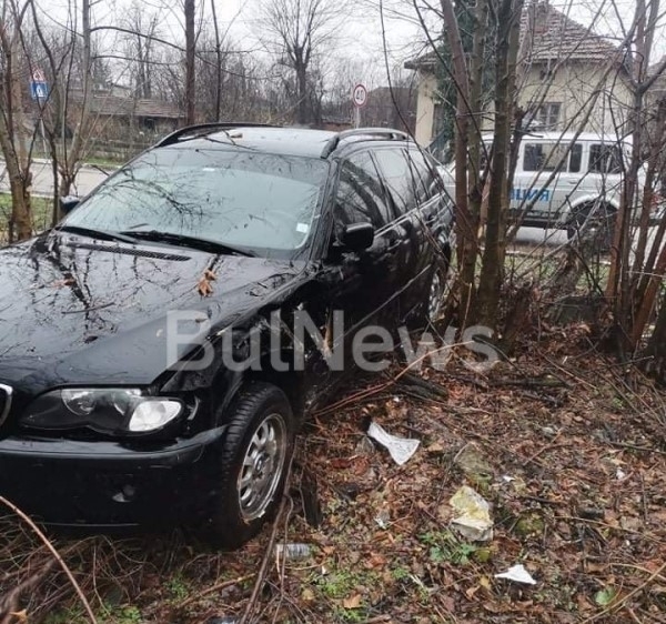 Дете от Монтанско е откраднало БМВ то в село Пудрия съобщиха
