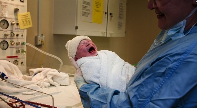 Процентното съотношение на ражданията със секцио и на нормалните раждания