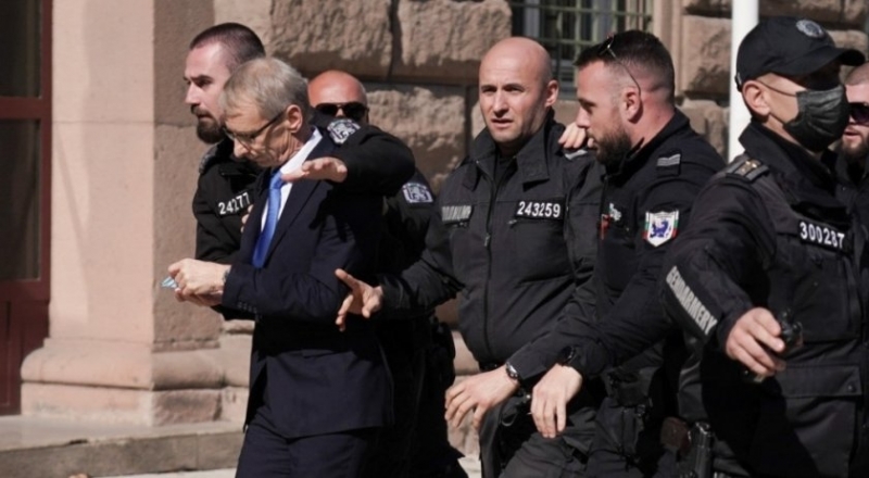 Има задържан за нападението над образователния министър Николай Денков Малко