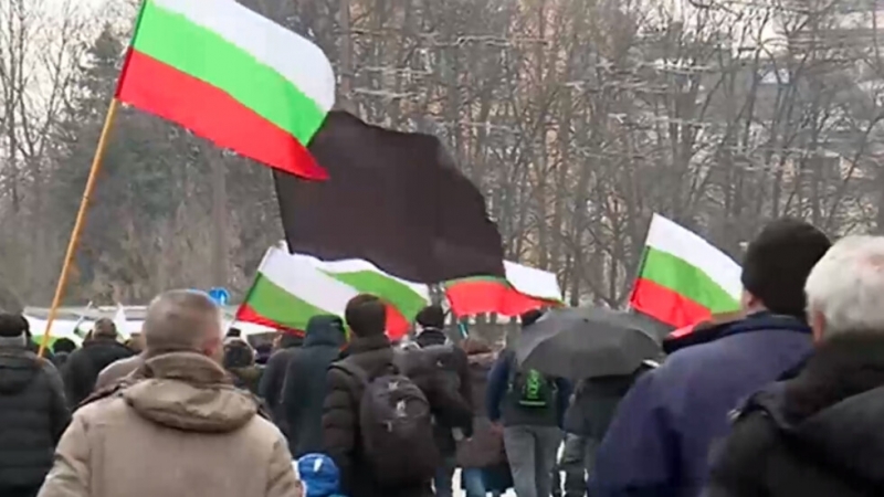 Протест срещу затягането на мерките в центъра на София Недоволни