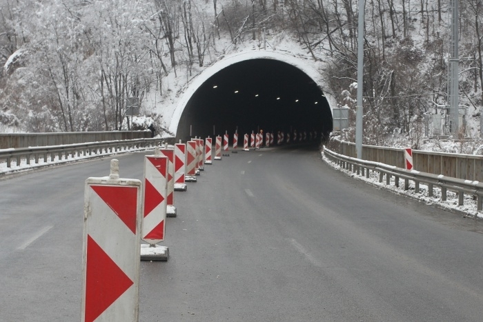Тунелът на главен път Е 79 край симитлийското село Железница днес