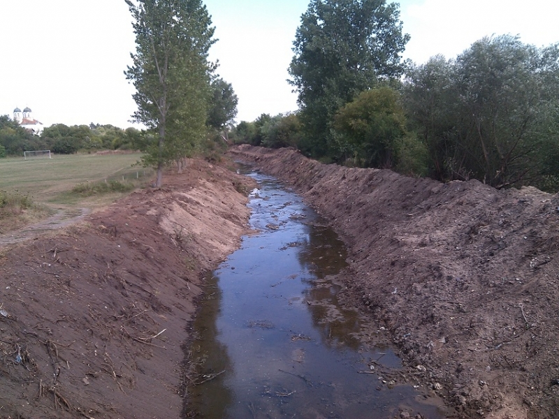 След почти половин век 3 5 км от коритото на реката