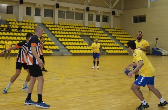 Дебютантът Локомотив Мездра загуби от един от лидерите в мъжкото