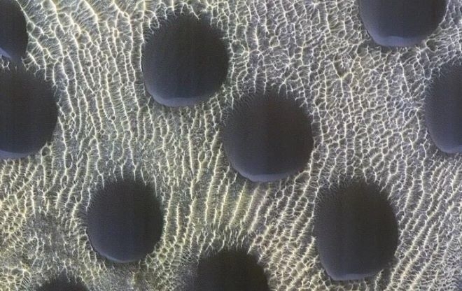 Космическият кораб на НАСА Mars Reconnaissance Orbiter MRO който обикаля