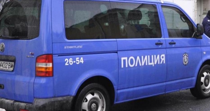 Трима маскирани бандити нападнаха и ограбиха 72 000 лв от