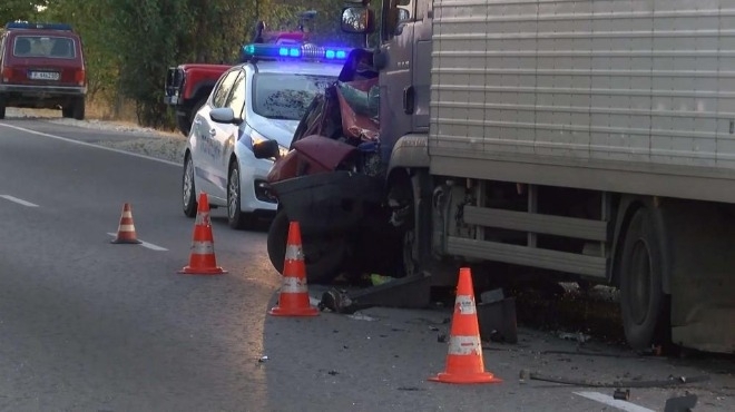 Румънски ТИР и камион със словашка регистрация са се ударили
