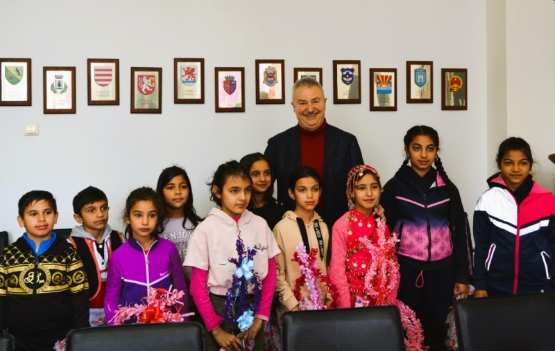 Василица дойде със сурвакари в община Монтана