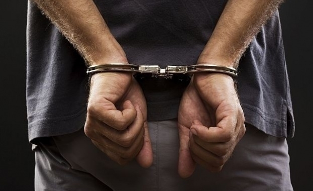 Двама полицаи от 2 ро РПУ в София са арестувани заради