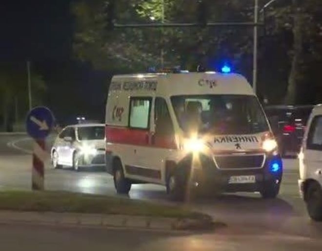 Тежка катастрофа с мотор е станала снощи във Врачанско съобщиха