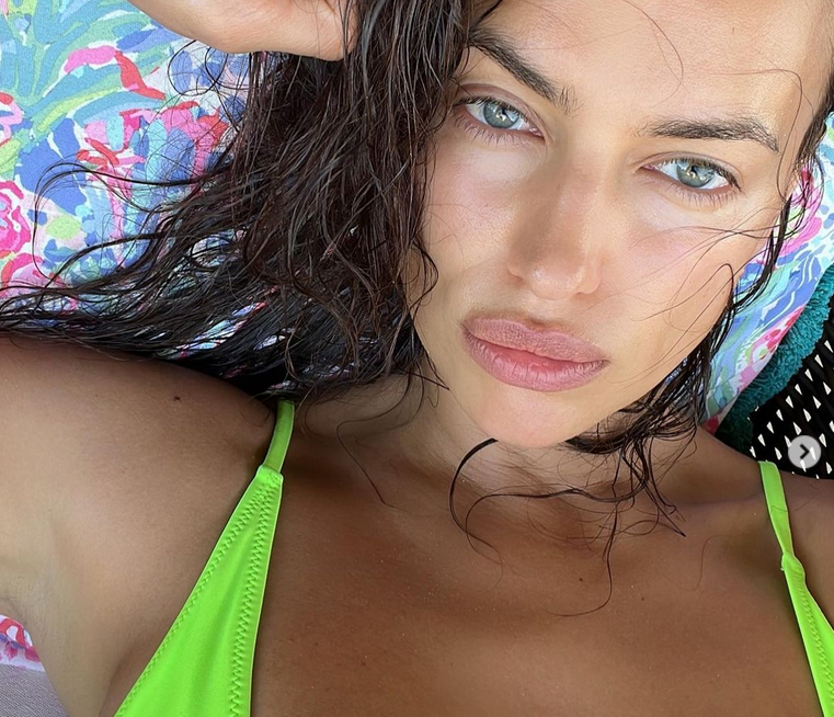 Ирина Шейк отново реши да бъде щедра към многобройните си