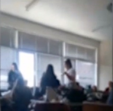 Уволниха учителката в чийто час ученици играха кючек и пуснаха