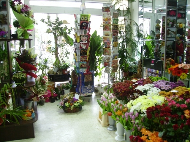 Полицията е иззела контрабандни цигари от магазин за цветя в