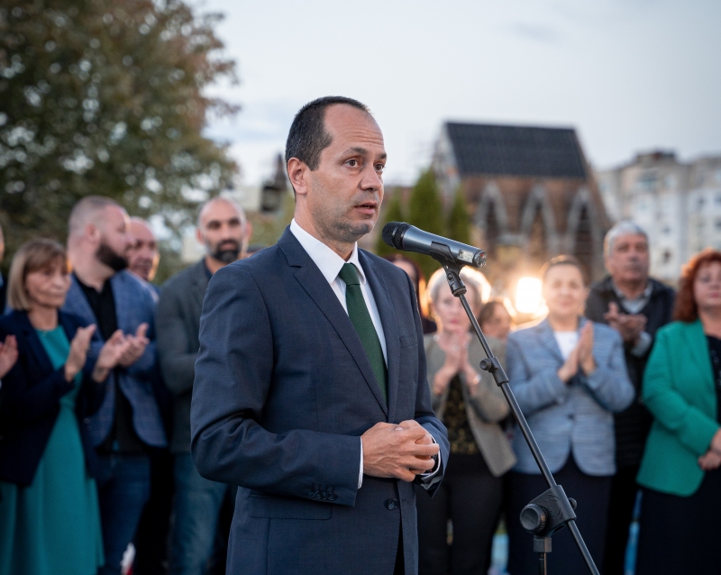 На сцената в парк Дъбника по време на закриващото събитие