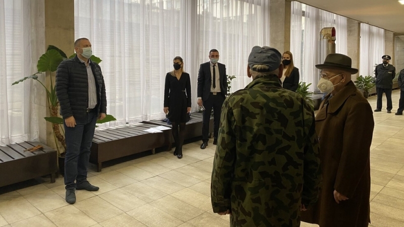 Възстановени са парите на двамата измамени възрастни мъже в София