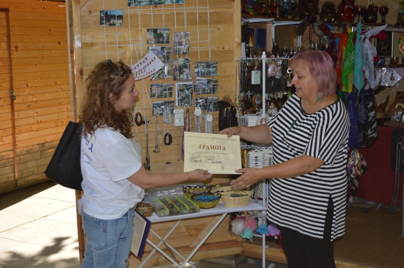 На алеята с чинарите в центъра на Вършец по традиция