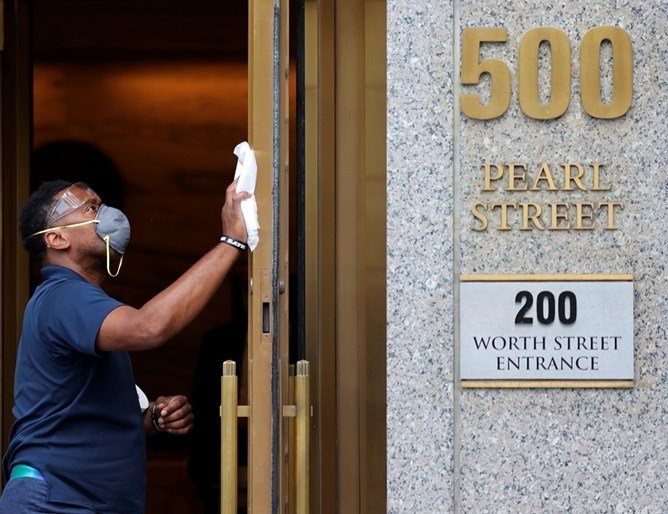 Случаите на заразени с коронавирус в САЩ днес приближиха четири