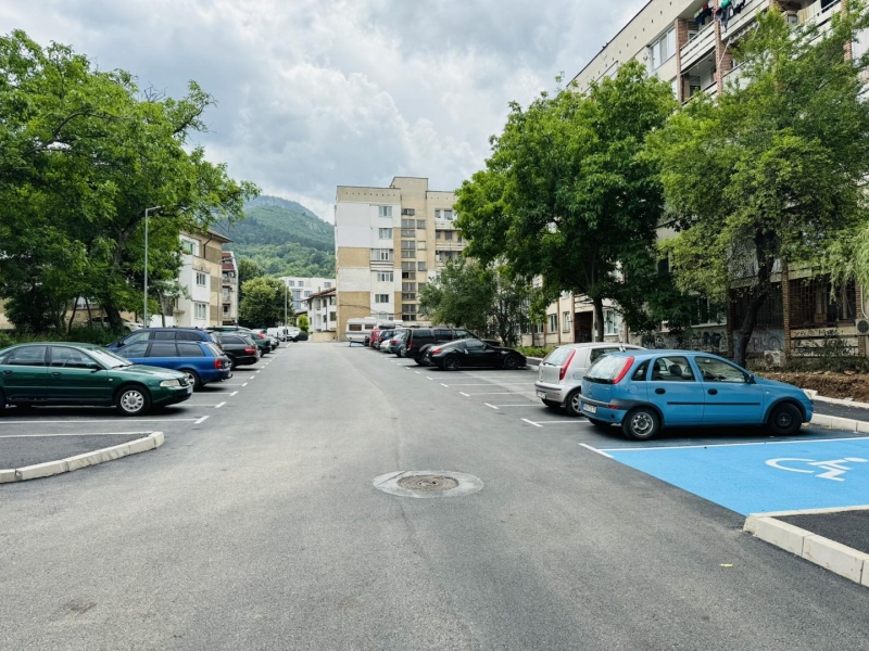 Напълно обновено е още едно предблоково пространство във Враца съобщиха