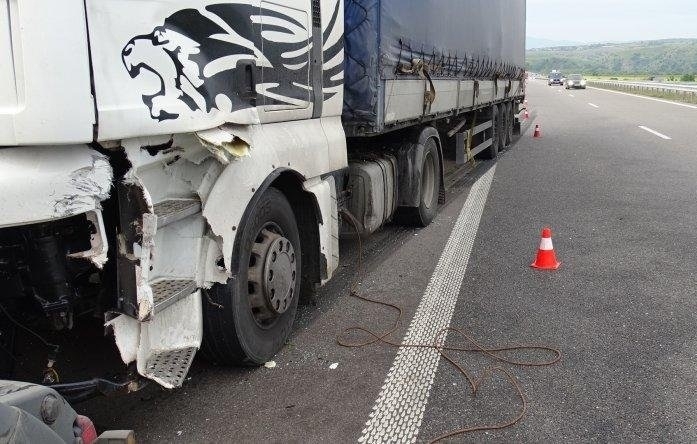 На две места по пътя Кнежа – Бяла Слатина –