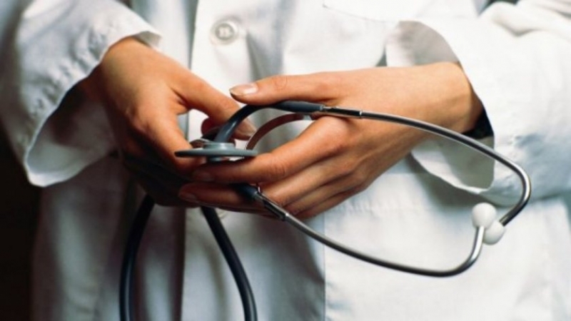 Съдят 19 годишна българка представяла се за медик и лекувала незаконно