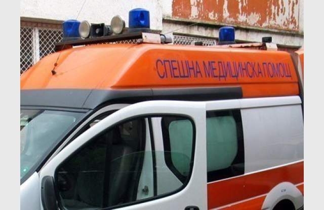 Вряло мляко изгори работник, борят се за живота му