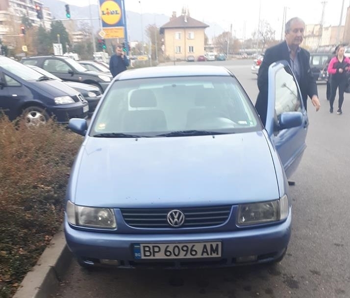 Мързелив шофьор решил да си спести няколко крачки вбеси врaчани