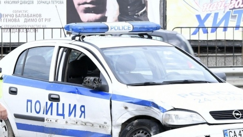 МВР след екшъна със забилия се моторист в патрулка край Враца: Водачът е бил пиян