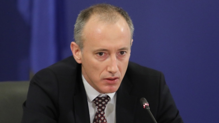 Образователният министър Красимир Вълчев отхвърли възможността училищата да бъдат затворени