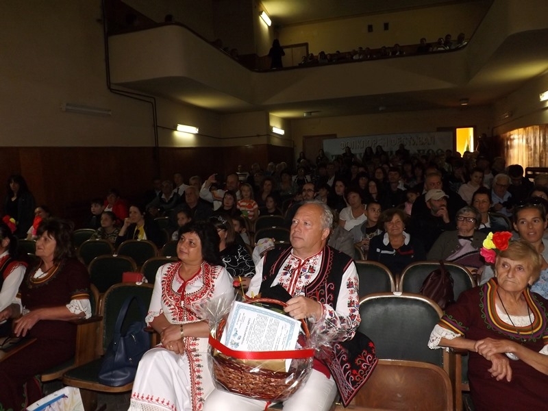 Кандидатът за кмет на община Мездра Надежда Йорданова уважи юбилейния