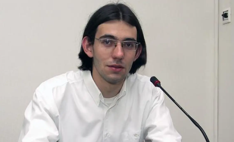 Очаквам разплитане на случая Нотариуса но не в цялост а