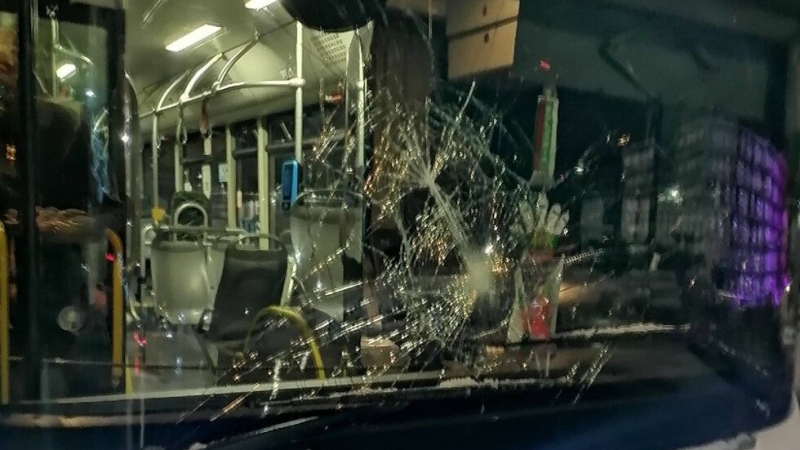 Нападение над автобус движел се по линия 310 в София