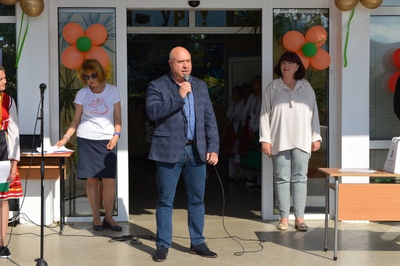 Вчера удари последният училищен звънец за випуск 2022 на абитуриентите