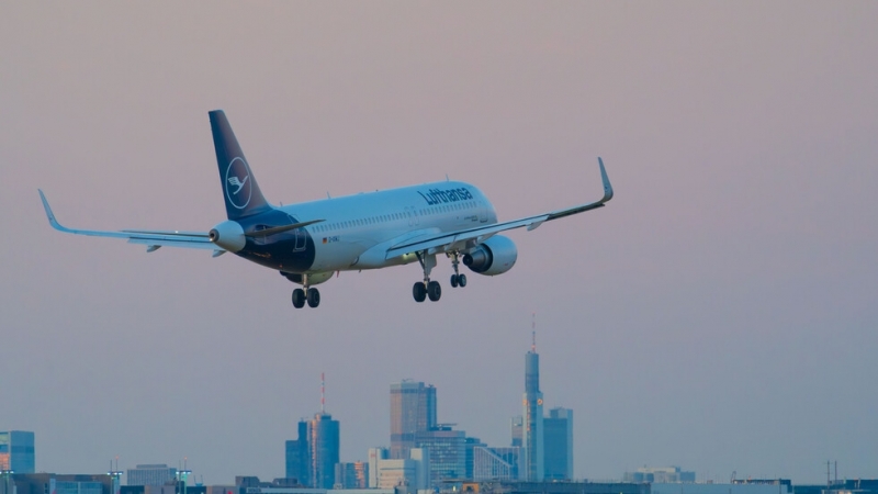 Очаква се еднодневна стачка на пилотите и кабинните екипажи на