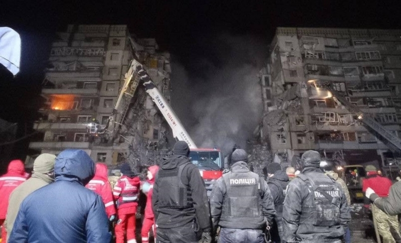 Руска ракета порази блок в Днепър, 21 души са загинали /снимки/