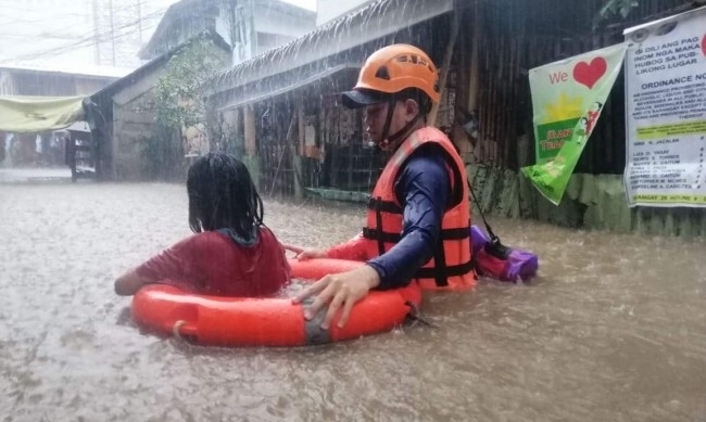 Най-малко 33 души са загинали във Филипините от тихоокеанския тайфун
