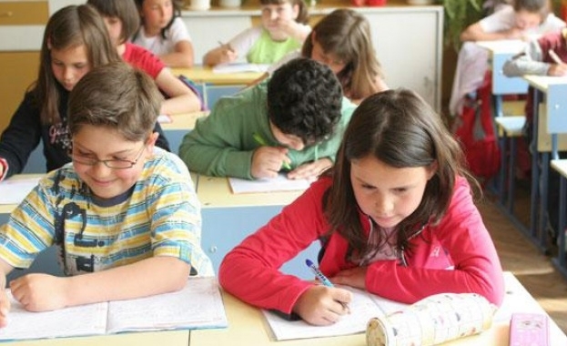 С изпит по Човекът и природата който е днес приключва националното