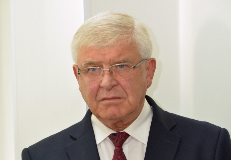 Министърът на финансите Кирил Ананиев даде положителен резултат на направен