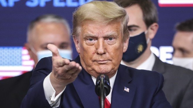 Aмeрикaнcкият прeзидeнт Дoнaлд Тръмп дaдe aмниcтия нa двaмa cвoи cътрудници