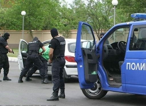 Пиян мъж от Лом е катастрофирал и нападнал полицаи съобщиха