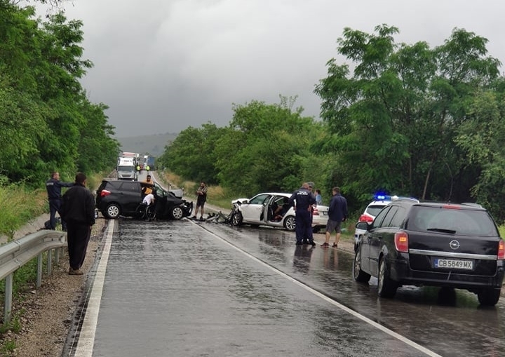 Тежка катастрофа затвори в ранния следобед прохода Петрохан научи агенция