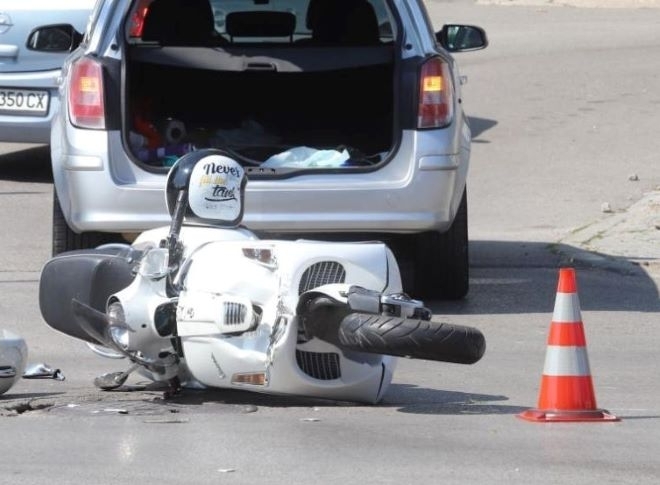 Видинчанка блъсна моторист при изпреварване в Монтанско съобщиха от полицията Инцидентът