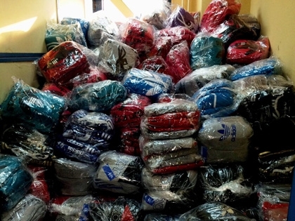 Претъпкан със стоки менте на известни марки склад разкриха служители