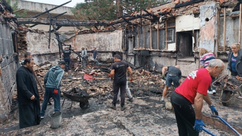 Започна разчистване на опожарения храм Възнесение Господне в квартал Заножене