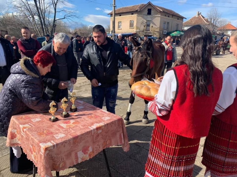 Църковният празник Тодоровден бе отбелязан в село Голямо Пещене