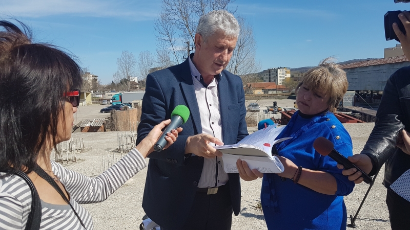 Заради позицията си да не позволя на местен бизнесмен да