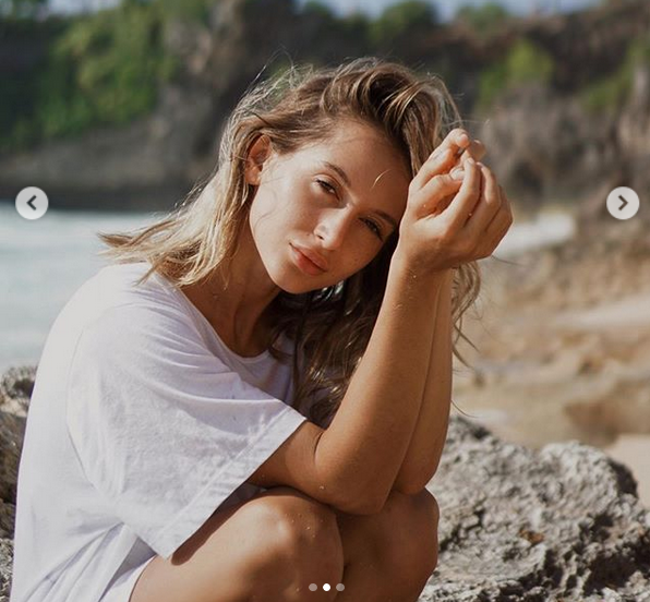 Очарователната Кристина Шелест се прехранва с позиране по бельо Младата