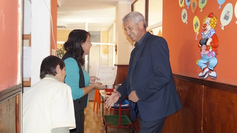 Кметът на община Мездра инж Генади Събков посети директорите на