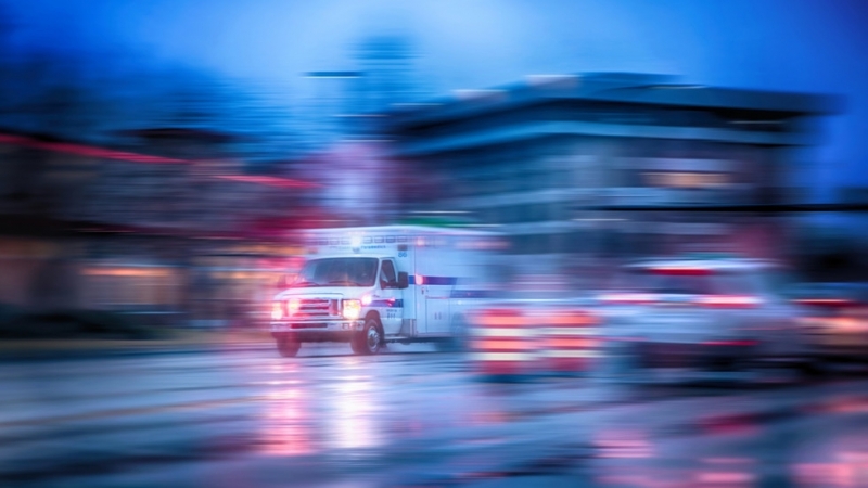 Над 10 души са хоспитализирани с отравяне от токсичен дим в сградата