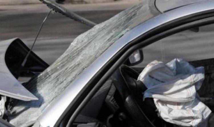 Пиян без книжка заби колата си в скат между Мездра