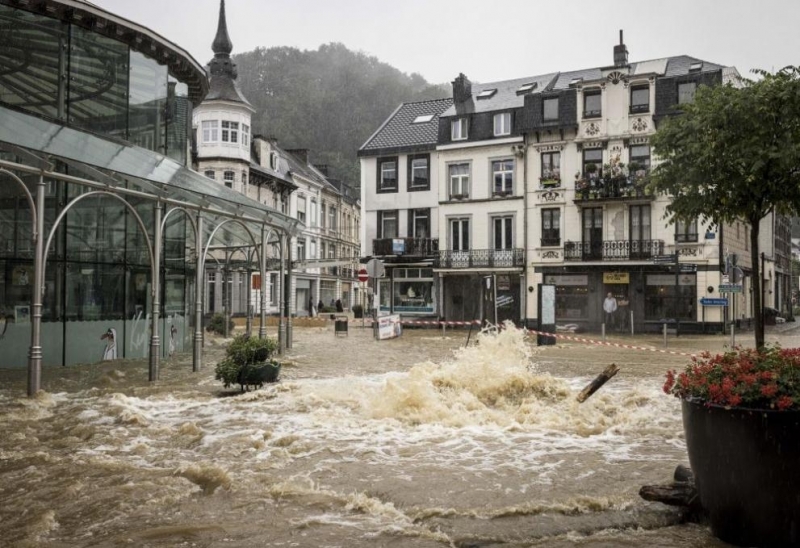 Нови наводнения заляха части от Белгия след като гръмотевични бури и проливни