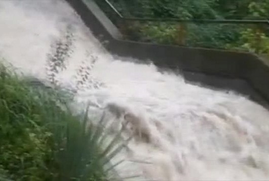 Порой заля Велико Търново снощи Буквално за няколко минути улиците